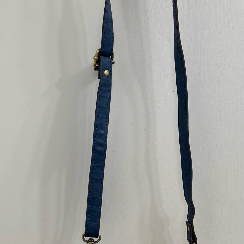 Bueno cross body kiss lock purse